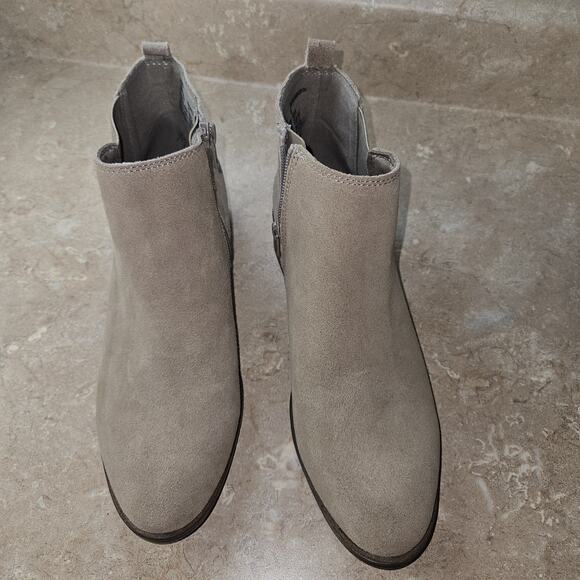 White Mountain‎ Ladies Boots Size 8 Suede Leather Ankle Bootie Taupe Minimalist - Picture 3 of 9